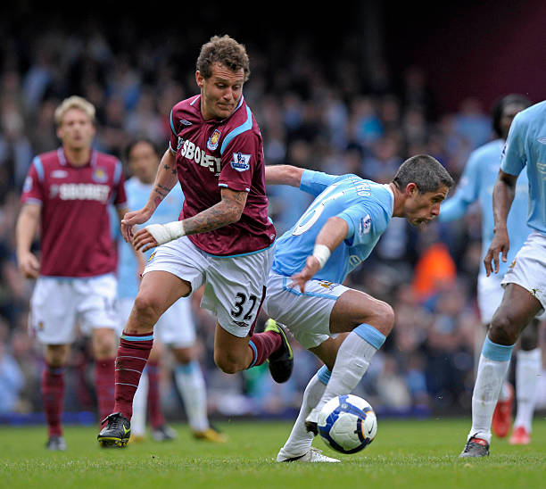 齐心协力的 齐心协力的